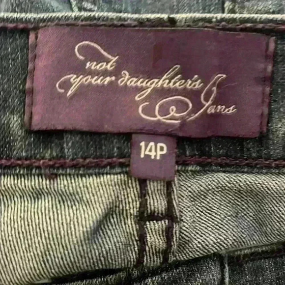 NYDJ 14P Jeans are known for there straight cut and ability to hug your hips - Picture 9 of 9